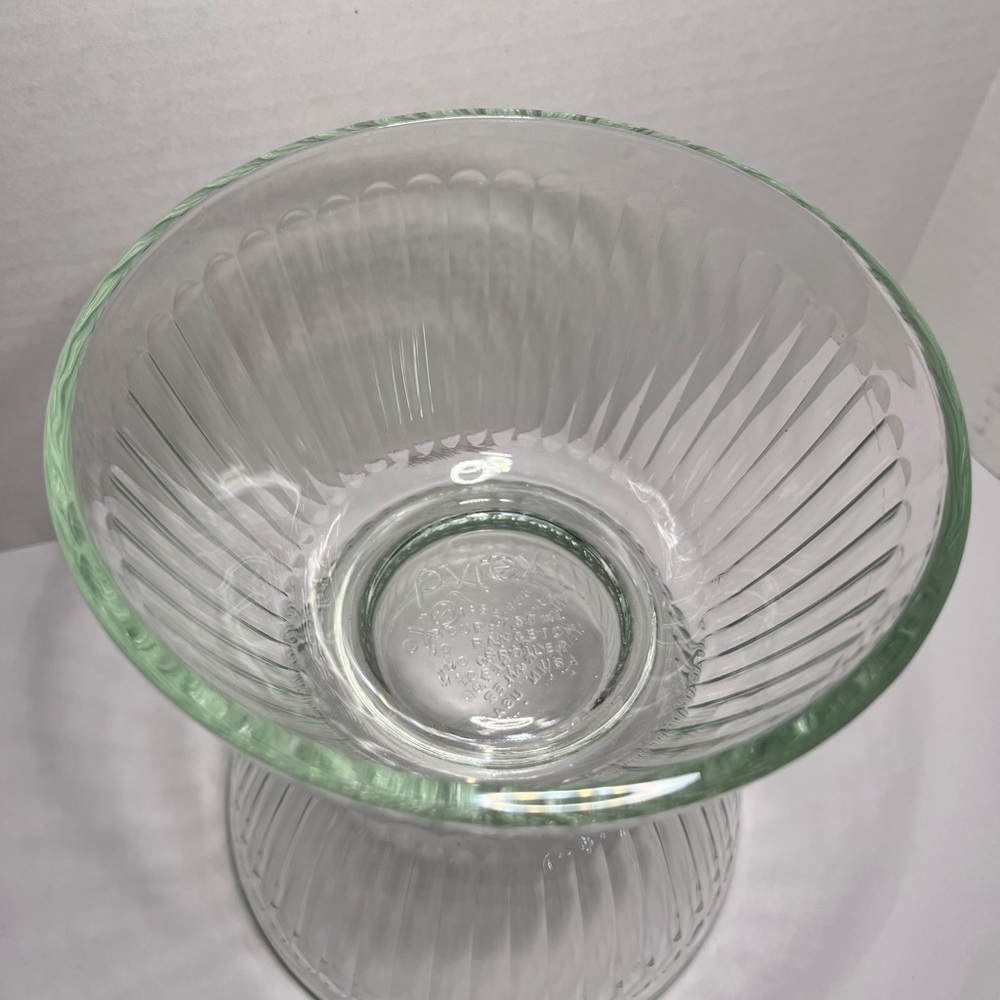 Pyrex 7401-S Clear Sculptured Glass Bowl – 3 Cup Ribbed Mixing Bowl